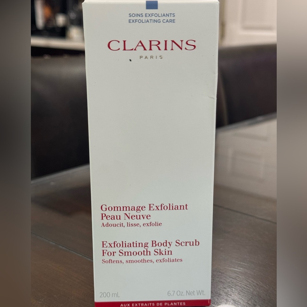 Clarins Exfoliating Body Scrub & brush 🫦
